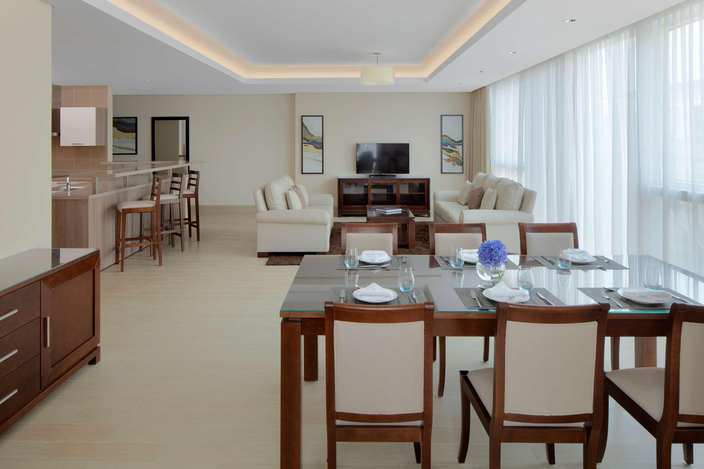 Dusit Doha Hotel Esterno foto A typical suite at the Atlantis Paradise Island