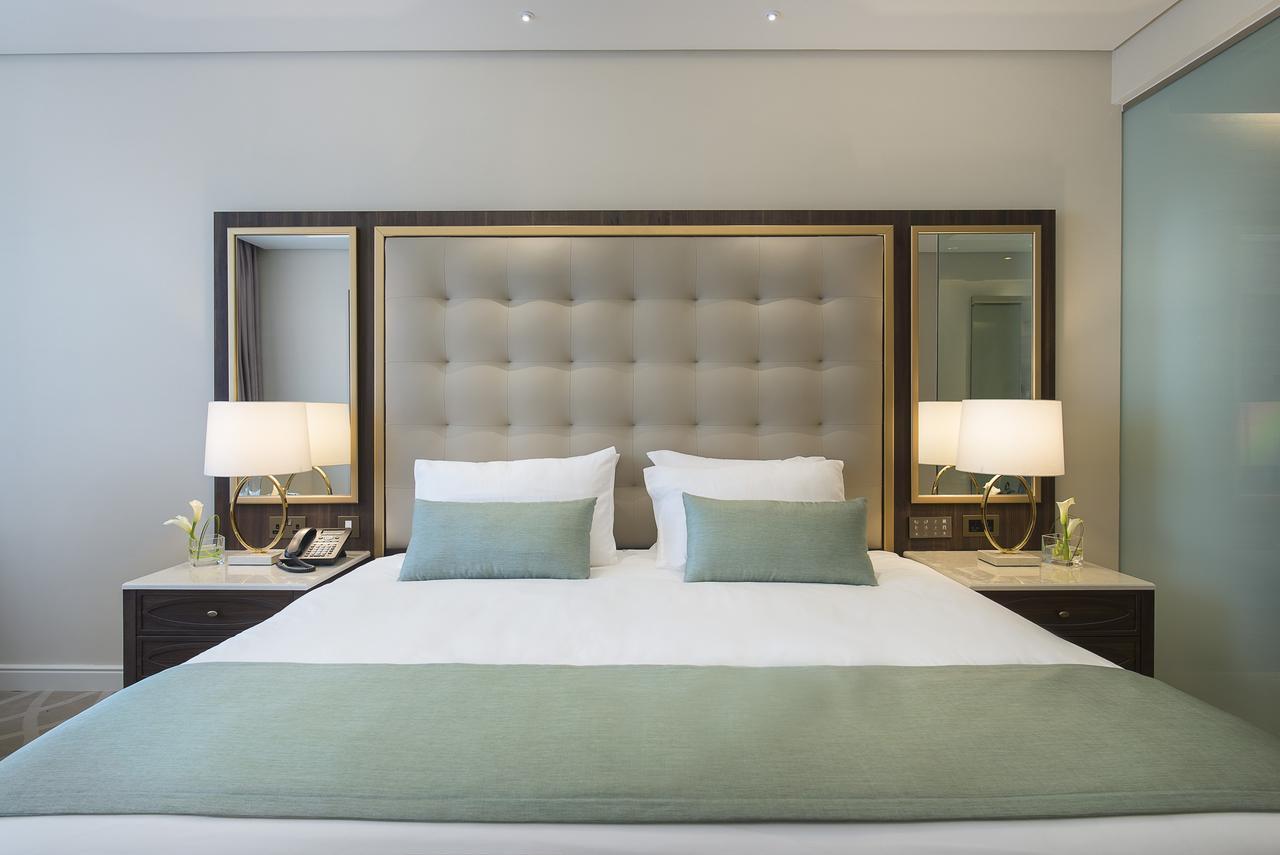 Dusit Doha Hotel Esterno foto A bedroom at the hotel