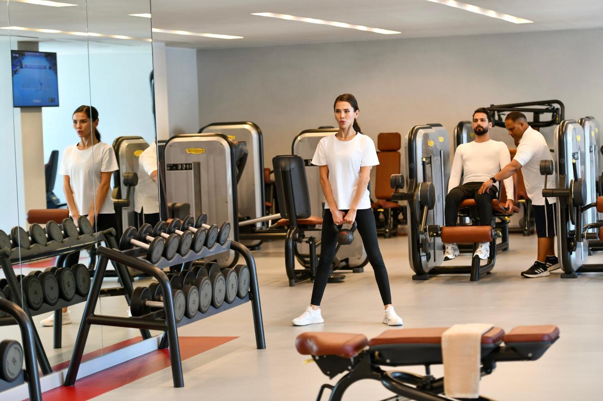 Dusit Doha Hotel Esterno foto The gym at the hotel